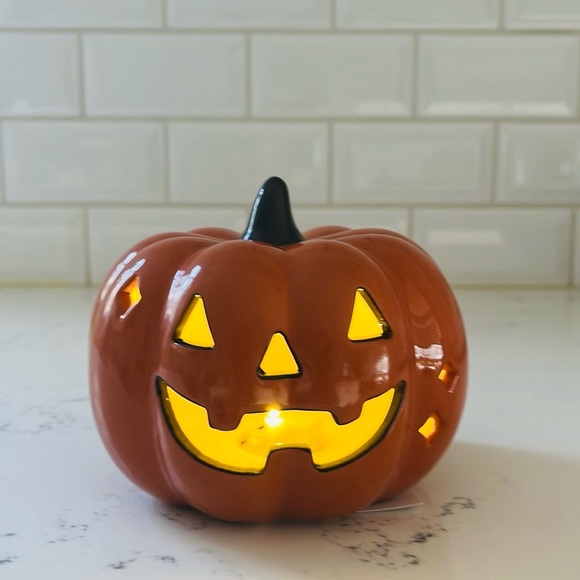 Target Bulleye’s Pre Lit Ceramic Jack-O’-Lantern - Picture 5 of 14